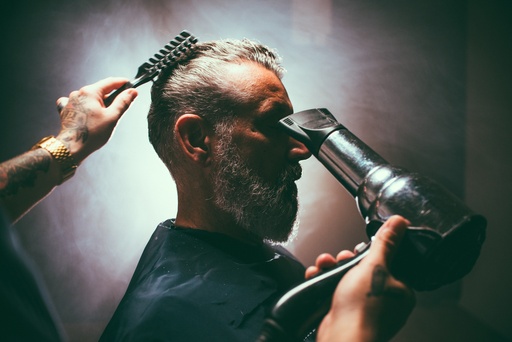 Corte máquina + barba apenas com máquina