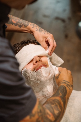 Corte Barberhood + Barba à navalha
